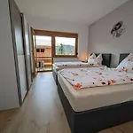 Angerpartments-sonnige Grosse Mit Balkon Und Kostenlosen Parkplatz * Döbriach