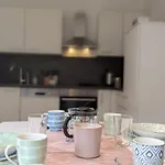Angerpartments-sonnige Grosse Mit Balkon Und Kostenlosen Parkplatz Appartement