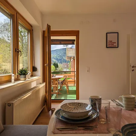 Angerpartments-sonnige Grosse Mit Balkon Und Kostenlosen Parkplatz Döbriach