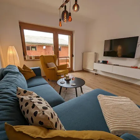 Angerpartments-sonnige Grosse Mit Balkon Und Kostenlosen Parkplatz Appartement
