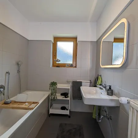 Apartmán Angerpartments-sonnige Grosse Mit Balkon Und Kostenlosen Parkplatz Döbriach