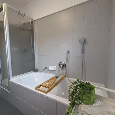 Angerpartments-sonnige Grosse Mit Balkon Und Kostenlosen Parkplatz *