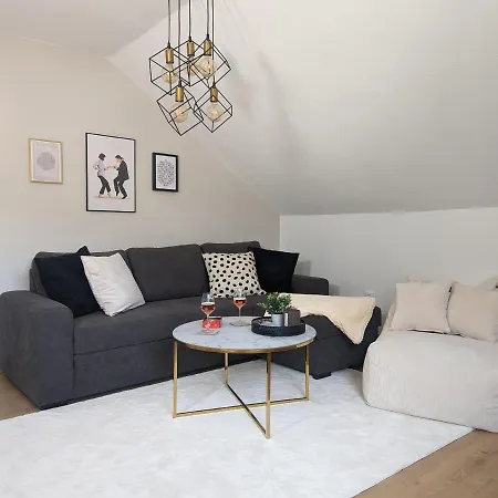 Angerpartments-sonnige Grosse Mit Balkon Und Kostenlosen Parkplatz Appartement