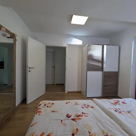 Angerpartments-sonnige Grosse Mit Balkon Und Kostenlosen Parkplatz