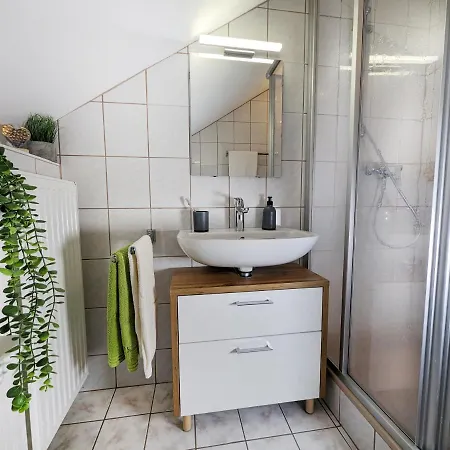 Angerpartments-sonnige Grosse Mit Balkon Und Kostenlosen Parkplatz Appartement Döbriach