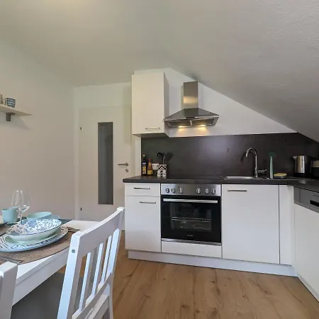 Angerpartments-sonnige Grosse Mit Balkon Und Kostenlosen Parkplatz Döbriach