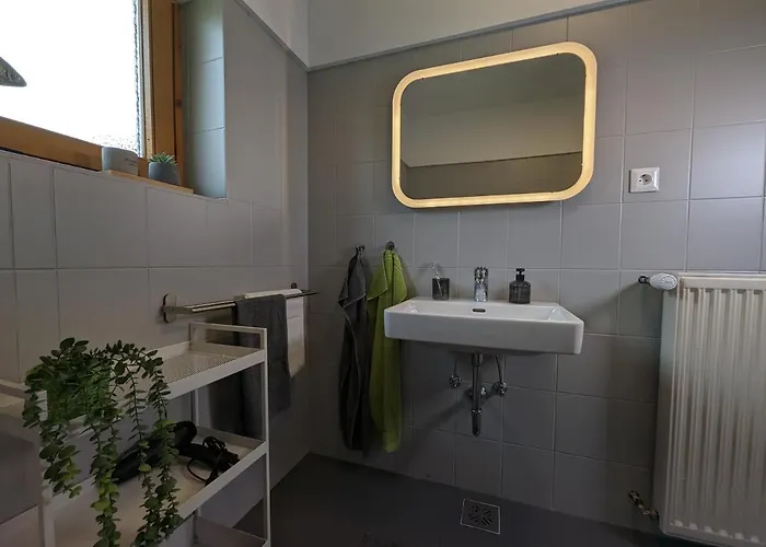 Angerpartments-sonnige Grosse Mit Balkon Und Kostenlosen Parkplatz Döbriach