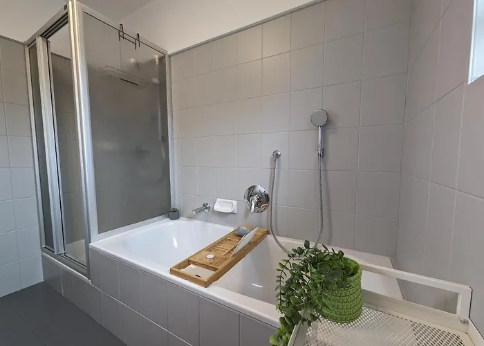 Angerpartments-sonnige Grosse Mit Balkon Und Kostenlosen Parkplatz *