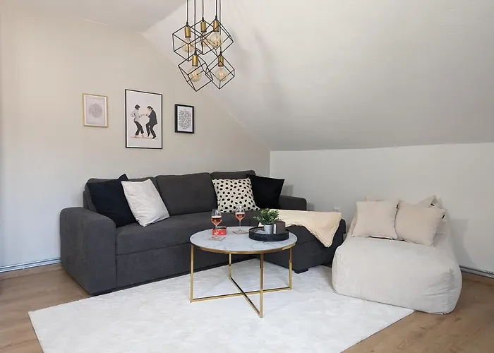 Angerpartments-sonnige Grosse Mit Balkon Und Kostenlosen Parkplatz Apartmán