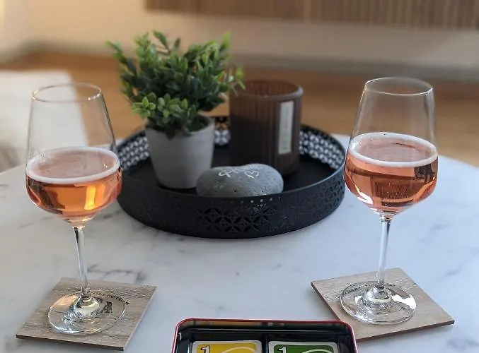 Angerpartments-sonnige Grosse Mit Balkon Und Kostenlosen Parkplatz