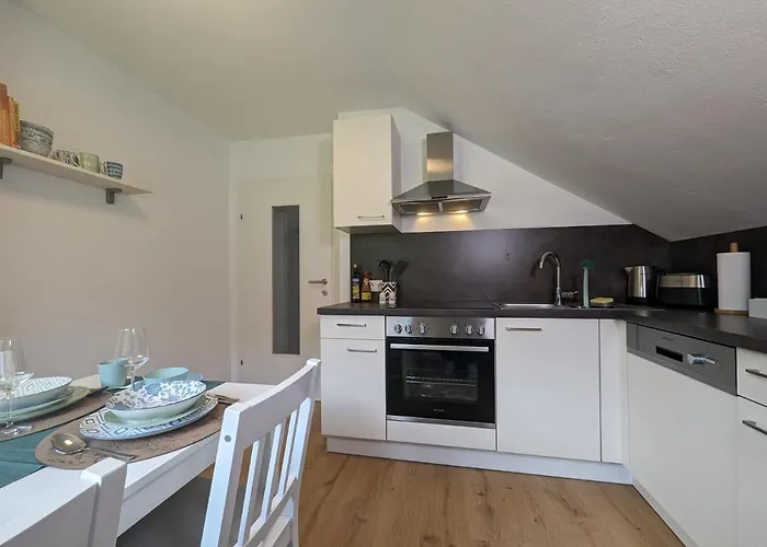 Angerpartments-sonnige Grosse Mit Balkon Und Kostenlosen Parkplatz Döbriach