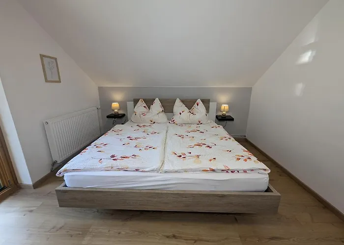 Angerpartments-sonnige Grosse Mit Balkon Und Kostenlosen Parkplatz