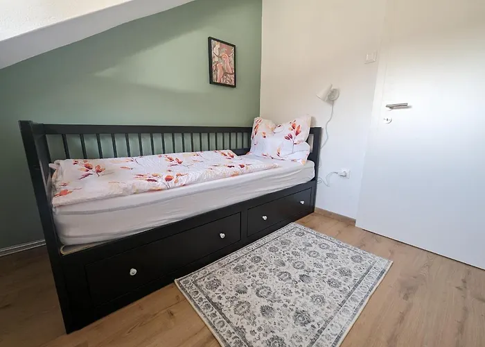 Angerpartments-sonnige Grosse Mit Balkon Und Kostenlosen Parkplatz *